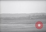 Immagine di Il sindaco di New York F H LaGuardia prende un volo United States USA, 1937, secondo 29 filmato di repertorio 65675035816
