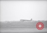 Immagine di Il sindaco di New York F H LaGuardia prende un volo United States USA, 1937, secondo 37 filmato di repertorio 65675035816