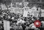 Image maire de New York adresses frappant les travailleurs de l'industrie électrique New York United States USA, 1937, de la seconde 7 séquences d'archives historiques vidéo 65675035817