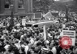 Image maire de New York adresses frappant les travailleurs de l'industrie électrique New York United States USA, 1937, de la seconde 16 séquences d'archives historiques vidéo 65675035817