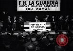 Immagine di Benvenuto di F H LaGuardia presso la sua campagna elettorale New York United States USA, 1934, secondo 16 filmato di repertorio 65675035822