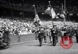 Image maire LaGuardia de New York inaugure un match de baseball Bronx New York City USA, 1937, de la seconde 4 séquences d'archives historiques vidéo 65675035826