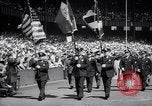 Image maire LaGuardia de New York inaugure un match de baseball Bronx New York City USA, 1937, de la seconde 7 séquences d'archives historiques vidéo 65675035826
