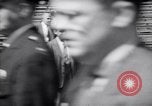 Image maire LaGuardia de New York inaugure un match de baseball Bronx New York City USA, 1937, de la seconde 10 séquences d'archives historiques vidéo 65675035826