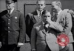 Image maire LaGuardia de New York inaugure un match de baseball Bronx New York City USA, 1937, de la seconde 37 séquences d'archives historiques vidéo 65675035826