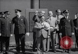 Image maire LaGuardia de New York inaugure un match de baseball Bronx New York City USA, 1937, de la seconde 38 séquences d'archives historiques vidéo 65675035826