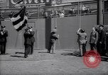 Image maire LaGuardia de New York inaugure un match de baseball Bronx New York City USA, 1937, de la seconde 58 séquences d'archives historiques vidéo 65675035826
