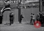Image maire LaGuardia de New York inaugure un match de baseball Bronx New York City USA, 1937, de la seconde 59 séquences d'archives historiques vidéo 65675035826