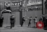 Image maire LaGuardia de New York inaugure un match de baseball Bronx New York City USA, 1937, de la seconde 61 séquences d'archives historiques vidéo 65675035826