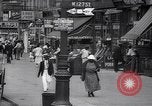 Standbild belebten Markt Geschäfte und Straßen Harlem New York City USA, 1937, aus Sekunde 13 historischem Filmmaterial Videoclip 65675035839