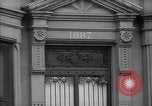 Standbild Brownstone Gebäude 1887 in New York New York City USA, 1939, aus Sekunde 18 historischem Filmmaterial Videoclip 65675035842