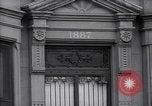 Standbild Brownstone Gebäude 1887 in New York New York City USA, 1939, aus Sekunde 21 historischem Filmmaterial Videoclip 65675035842