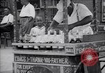 Standbild Snow Ball Warenkorb New York United States USA, 1939, aus Sekunde 47 historischem Filmmaterial Videoclip 65675035844