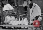 Standbild Snow Ball Warenkorb New York United States USA, 1939, aus Sekunde 56 historischem Filmmaterial Videoclip 65675035844