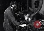 Standbild Die Wissenschaftler arbeiten an Uran Oak Ridge Tennessee, 1946, aus Sekunde 4 historischem Filmmaterial Videoclip 65675035851