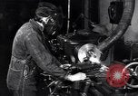 Standbild Die Wissenschaftler arbeiten an Uran Oak Ridge Tennessee, 1946, aus Sekunde 15 historischem Filmmaterial Videoclip 65675035851