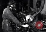 Standbild Die Wissenschaftler arbeiten an Uran Oak Ridge Tennessee, 1946, aus Sekunde 20 historischem Filmmaterial Videoclip 65675035851