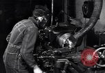 Standbild Die Wissenschaftler arbeiten an Uran Oak Ridge Tennessee, 1946, aus Sekunde 26 historischem Filmmaterial Videoclip 65675035851