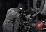 Standbild Die Wissenschaftler arbeiten an Uran Oak Ridge Tennessee, 1946, aus Sekunde 27 historischem Filmmaterial Videoclip 65675035851