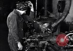 Standbild Die Wissenschaftler arbeiten an Uran Oak Ridge Tennessee, 1946, aus Sekunde 29 historischem Filmmaterial Videoclip 65675035851