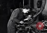 Standbild Die Wissenschaftler arbeiten an Uran Oak Ridge Tennessee, 1946, aus Sekunde 31 historischem Filmmaterial Videoclip 65675035851
