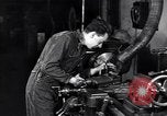 Standbild Die Wissenschaftler arbeiten an Uran Oak Ridge Tennessee, 1946, aus Sekunde 32 historischem Filmmaterial Videoclip 65675035851