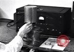 Standbild Techniker und Ausrüstung Oak Ridge Tennessee, 1946, aus Sekunde 10 historischem Filmmaterial Videoclip 65675035853
