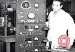Standbild Techniker und Ausrüstung Oak Ridge Tennessee, 1946, aus Sekunde 24 historischem Filmmaterial Videoclip 65675035853