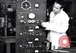 Standbild Techniker und Ausrüstung Oak Ridge Tennessee, 1946, aus Sekunde 25 historischem Filmmaterial Videoclip 65675035853