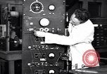 Standbild Techniker und Ausrüstung Oak Ridge Tennessee, 1946, aus Sekunde 26 historischem Filmmaterial Videoclip 65675035853