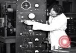 Standbild Techniker und Ausrüstung Oak Ridge Tennessee, 1946, aus Sekunde 27 historischem Filmmaterial Videoclip 65675035853