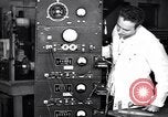 Standbild Techniker und Ausrüstung Oak Ridge Tennessee, 1946, aus Sekunde 37 historischem Filmmaterial Videoclip 65675035853