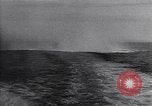 Standbild Amerikanische Marine drop Wasserbomben Ersten Weltkrieg Atlantik, 1917, aus Sekunde 1 historischem Filmmaterial Videoclip 65675035875