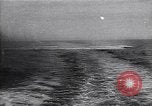 Standbild Amerikanische Marine drop Wasserbomben Ersten Weltkrieg Atlantik, 1917, aus Sekunde 4 historischem Filmmaterial Videoclip 65675035875