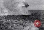 Standbild Amerikanische Marine drop Wasserbomben Ersten Weltkrieg Atlantik, 1917, aus Sekunde 13 historischem Filmmaterial Videoclip 65675035875