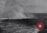 Standbild Amerikanische Marine drop Wasserbomben Ersten Weltkrieg Atlantik, 1917, aus Sekunde 14 historischem Filmmaterial Videoclip 65675035875