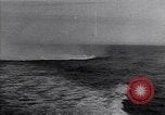 Standbild Amerikanische Marine drop Wasserbomben Ersten Weltkrieg Atlantik, 1917, aus Sekunde 16 historischem Filmmaterial Videoclip 65675035875