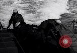 Standbild Amerikanische Marine drop Wasserbomben Ersten Weltkrieg Atlantik, 1917, aus Sekunde 25 historischem Filmmaterial Videoclip 65675035875