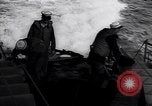 Standbild Amerikanische Marine drop Wasserbomben Ersten Weltkrieg Atlantik, 1917, aus Sekunde 33 historischem Filmmaterial Videoclip 65675035875
