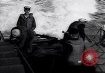 Standbild Amerikanische Marine drop Wasserbomben Ersten Weltkrieg Atlantik, 1917, aus Sekunde 38 historischem Filmmaterial Videoclip 65675035875