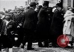 Standbild Würdenträger im Schloss von Versailles Paris Frankreich, 1919, aus Sekunde 6 historischem Filmmaterial Videoclip 65675035878