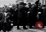 Standbild Würdenträger im Schloss von Versailles Paris Frankreich, 1919, aus Sekunde 7 historischem Filmmaterial Videoclip 65675035878