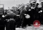 Standbild Würdenträger im Schloss von Versailles Paris Frankreich, 1919, aus Sekunde 8 historischem Filmmaterial Videoclip 65675035878