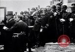 Standbild Würdenträger im Schloss von Versailles Paris Frankreich, 1919, aus Sekunde 9 historischem Filmmaterial Videoclip 65675035878