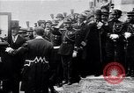 Standbild Würdenträger im Schloss von Versailles Paris Frankreich, 1919, aus Sekunde 12 historischem Filmmaterial Videoclip 65675035878