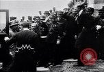 Standbild Würdenträger im Schloss von Versailles Paris Frankreich, 1919, aus Sekunde 13 historischem Filmmaterial Videoclip 65675035878