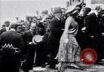 Standbild Würdenträger im Schloss von Versailles Paris Frankreich, 1919, aus Sekunde 18 historischem Filmmaterial Videoclip 65675035878