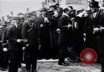 Standbild Würdenträger im Schloss von Versailles Paris Frankreich, 1919, aus Sekunde 21 historischem Filmmaterial Videoclip 65675035878