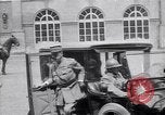 Standbild Würdenträger im Schloss von Versailles Paris Frankreich, 1919, aus Sekunde 22 historischem Filmmaterial Videoclip 65675035878