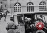Standbild Würdenträger im Schloss von Versailles Paris Frankreich, 1919, aus Sekunde 23 historischem Filmmaterial Videoclip 65675035878